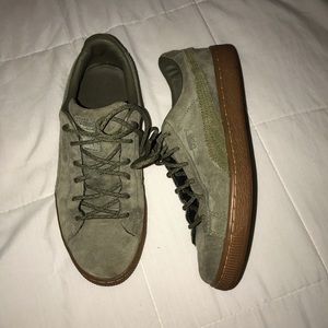 Olive Green / Gum Sole Puma Suede